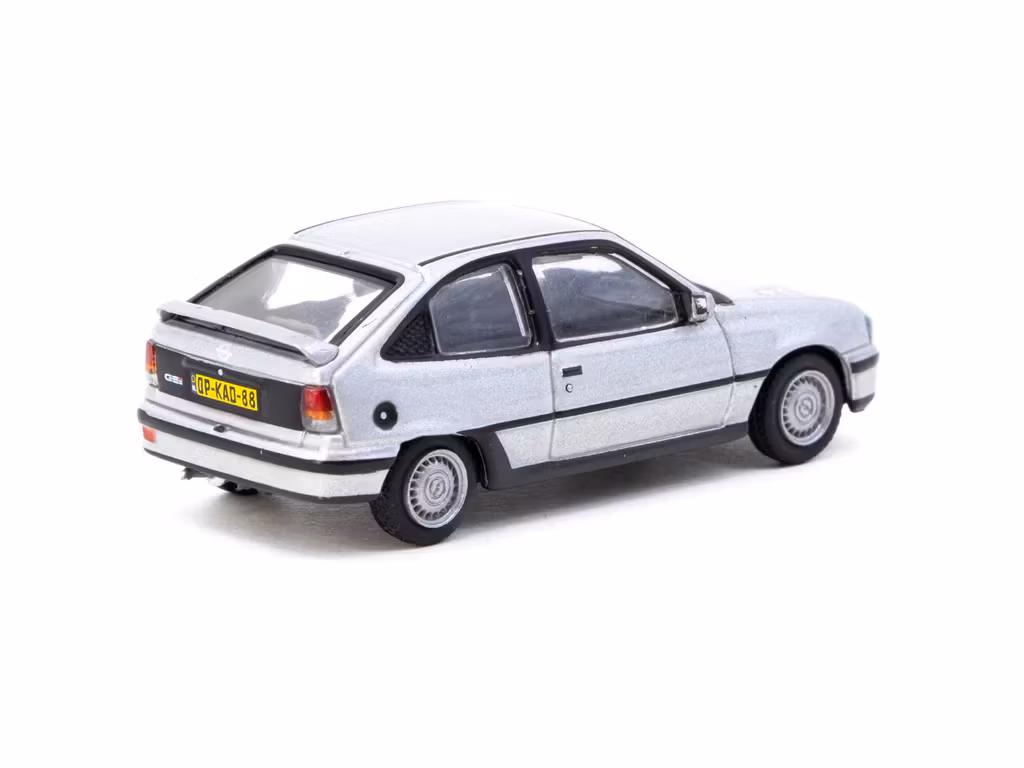 Skala 1/64 Opel Kadett GSi Silver fr Tarmac Works - GLOBAL64