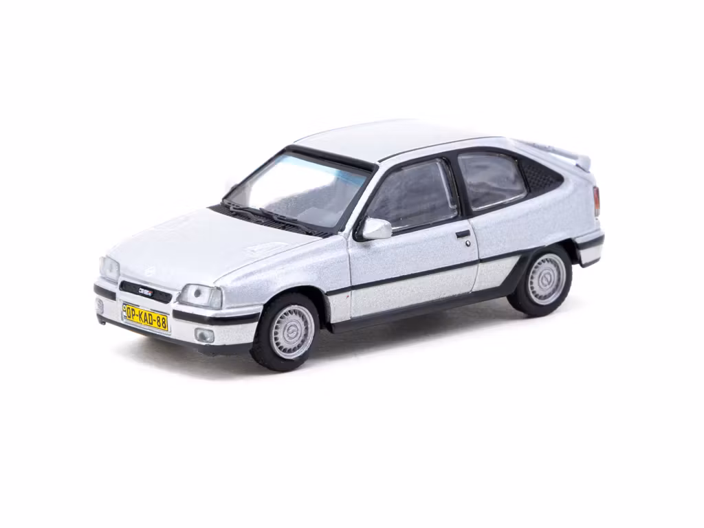 Skala 1/64 Opel Kadett GSi Silver fr Tarmac Works - GLOBAL64