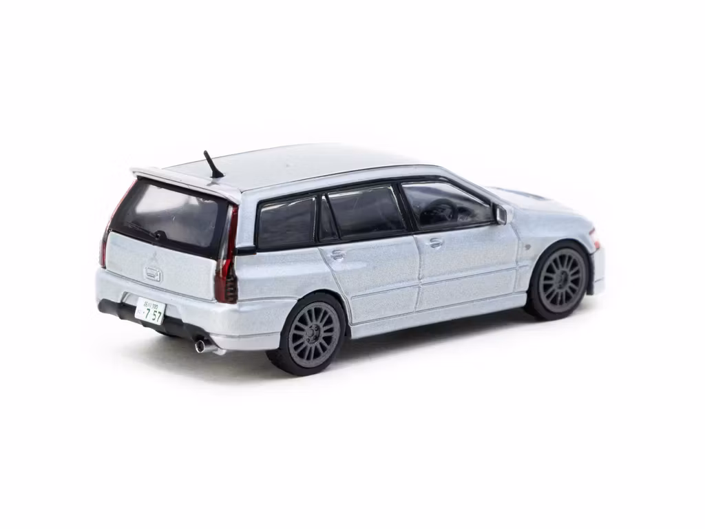 Skala 1/64 Mitsubishi Lancer Evolution Wagon Silver fr Tarmac Works  - ROAD64