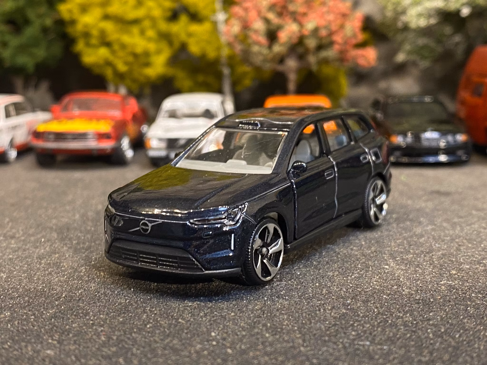 Skala 1/64 Volvo EX90 fr Majorette