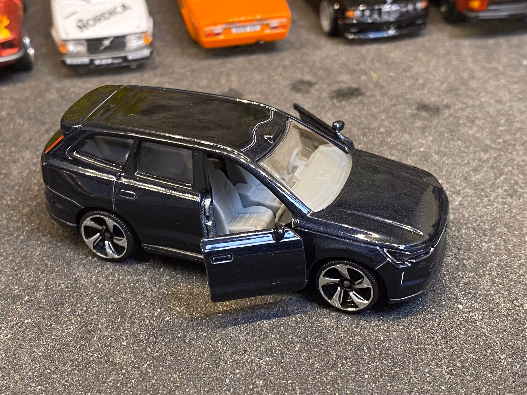 Skala 1/64 Volvo EX90 fr Majorette