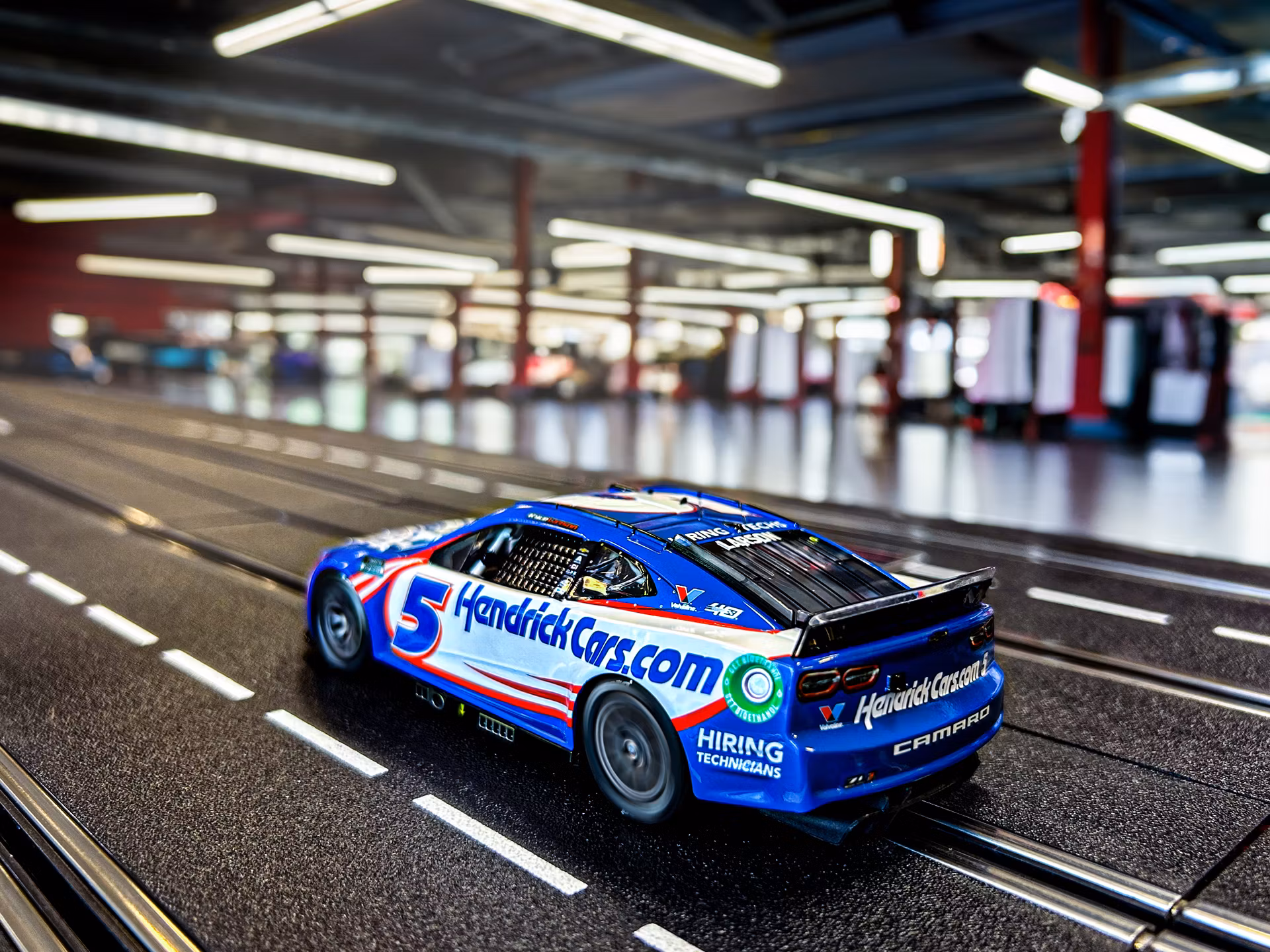 Skala 1/32 Analog slotcar fr Carrera: NASCAR Camaro NextGen ZL1 "Hendrick Motorsports, Kyle Larson, No.5