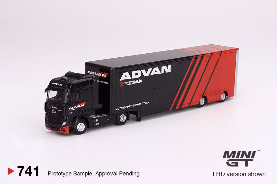 Skala 1/64 Mercedes-Benz Actros w/ Racing Transporter "ADVAN" fr MINI GT (741)