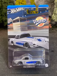 Skala 1/64 Hot Wheels - Vintage Racing Club: 1962 Corvette Silver/blue