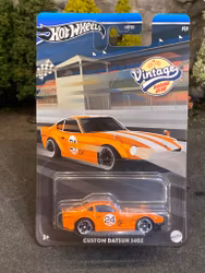 Skala 1/64 Hot Wheels - Vintage Racing Club: Custom Datsun 240Z, Orange