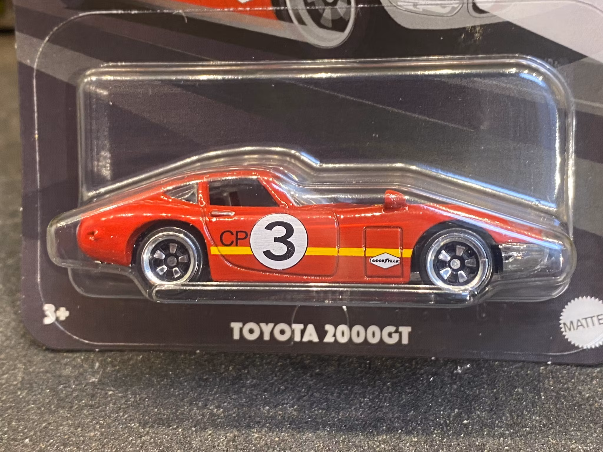 Skala 1/64 Hot Wheels - Vintage Racing Club: Toyota 2000GT #3 Red/yellow