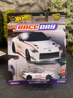 Skala 1/64 Hot Wheels Premium, Car culture Race Day: 2023 Nissan Z GT4