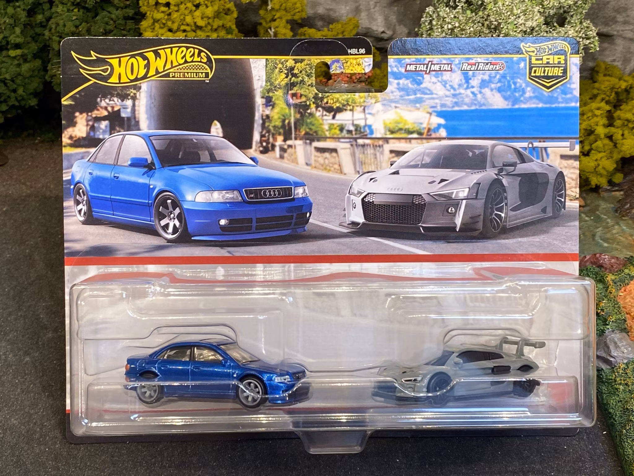 Skala 1/64 Hot Wheels Premium 2-pack: Audi S4 Quattro & Audi R8 LMS
