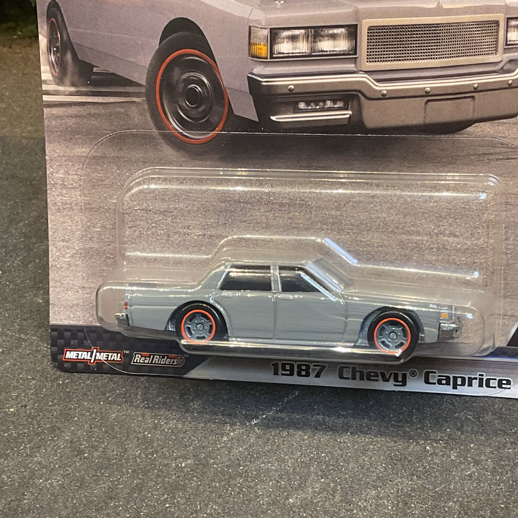 Skala 1/64 Hot Wheels Premium "Fast & Furious": Chevy Caprice 1987'