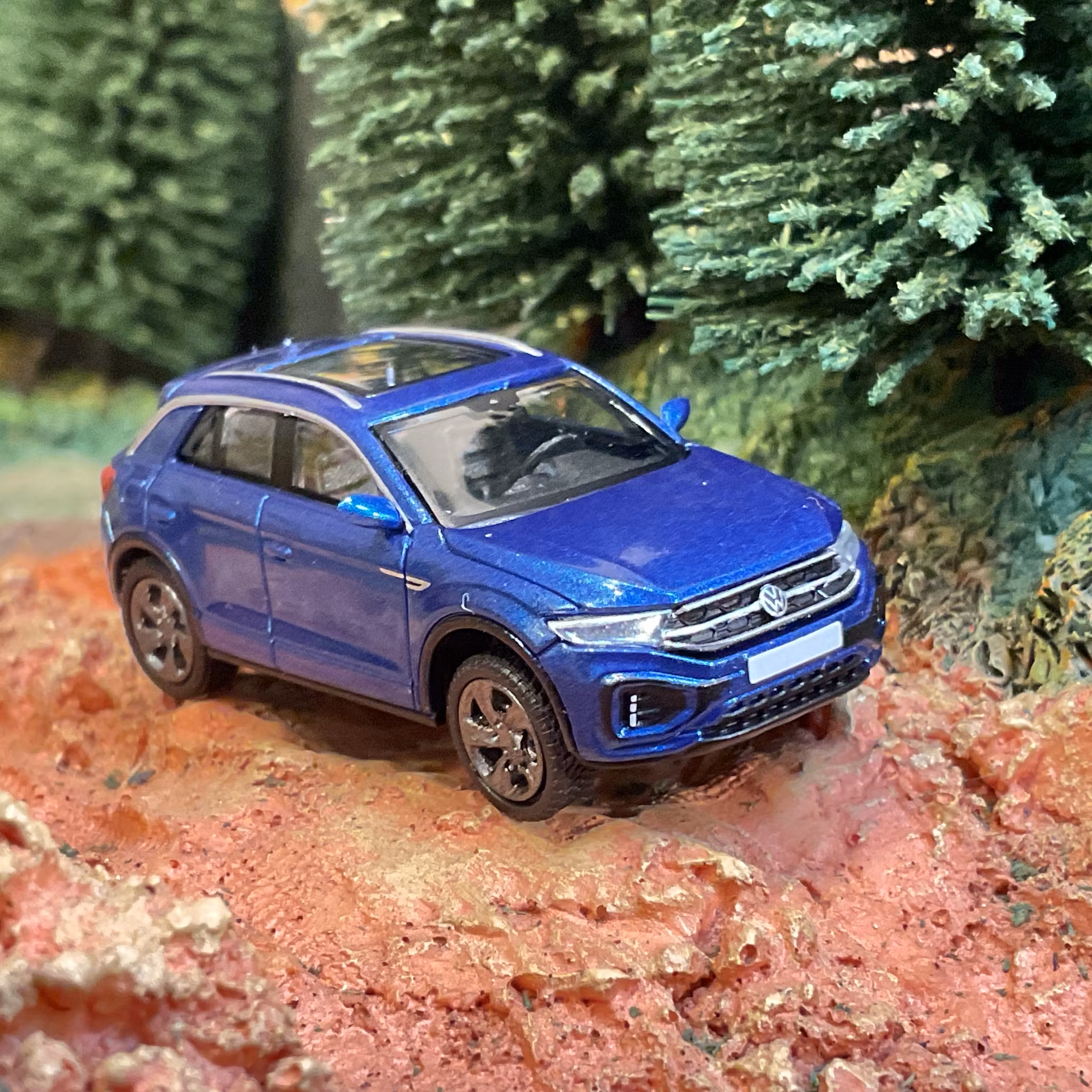 Skala 1/87 - Volkswagen T-Roc, metallic Dark Blue fr PCX87