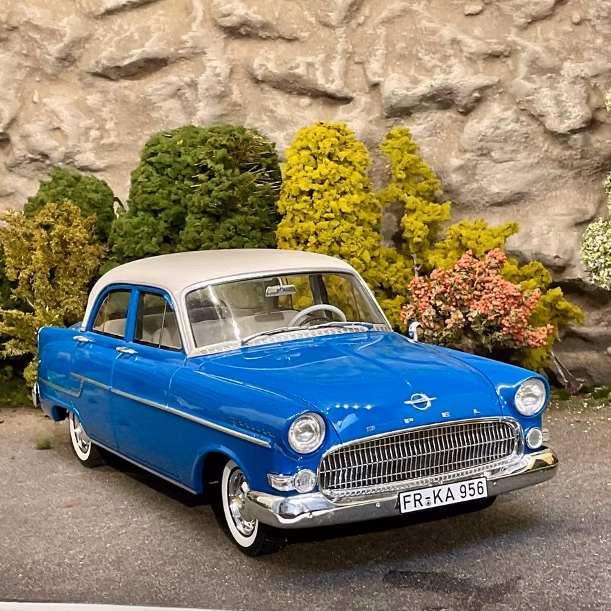 Skala 1/18 Opel kapitän 1958, blue/white fr BoS Best on Show