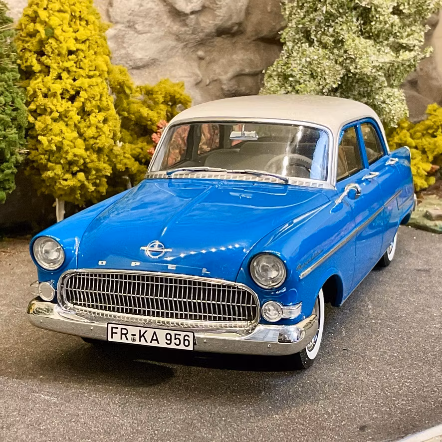 Skala 1/18 Opel kapitän 1958, blue/white fr BoS Best on Show