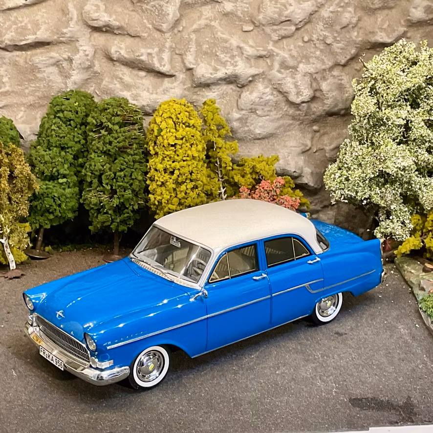 Skala 1/18 Opel kapitän 1958, blue/white fr BoS Best on Show