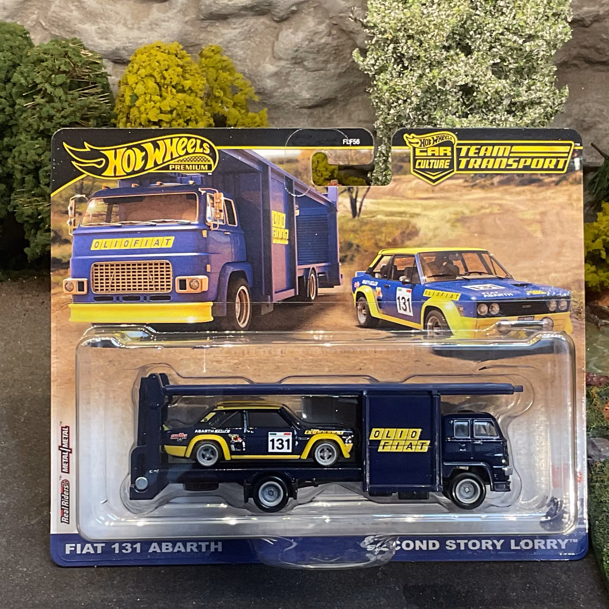 Skala 1/64 Hot Wheels PREMIUM Team Transport: Fiat 131 Abarth & Second Story Lorry