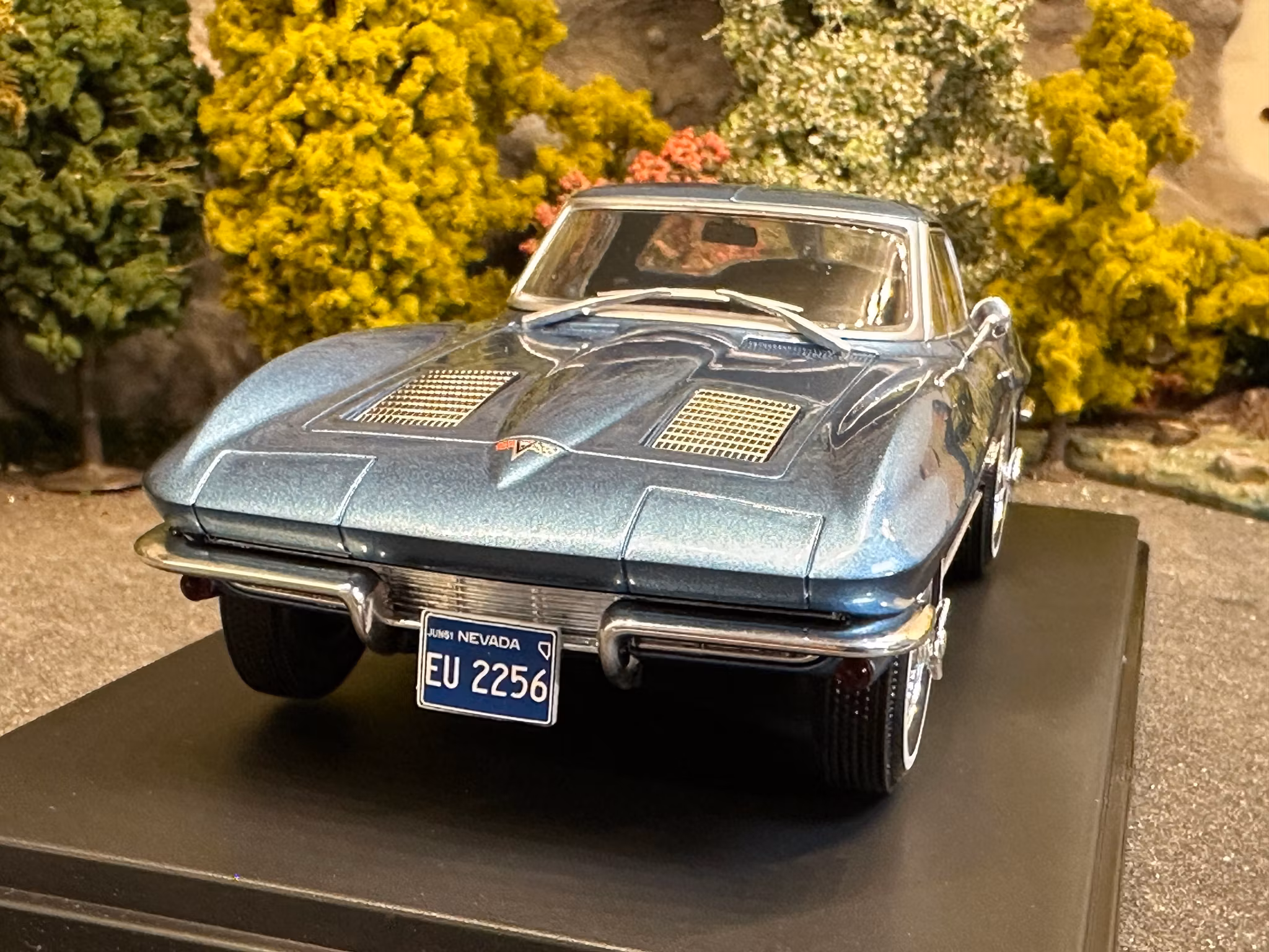 Skala 1/24 Chevrolet Corvette C2 Blue fr WhiteBox