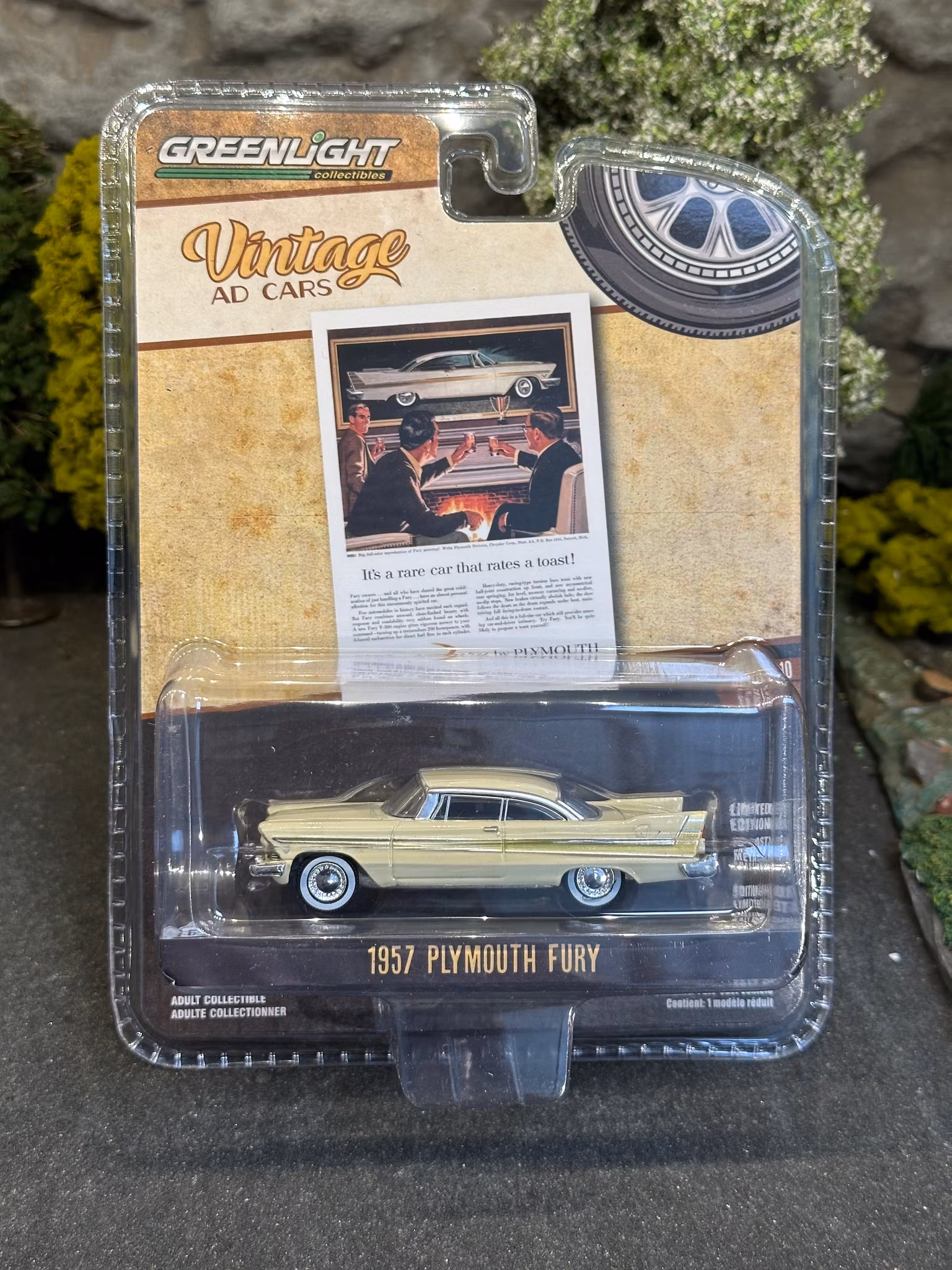 Skala 1/64 Greenlight "Vintage AD Cars" 1957 Plymouth Fury, Beige