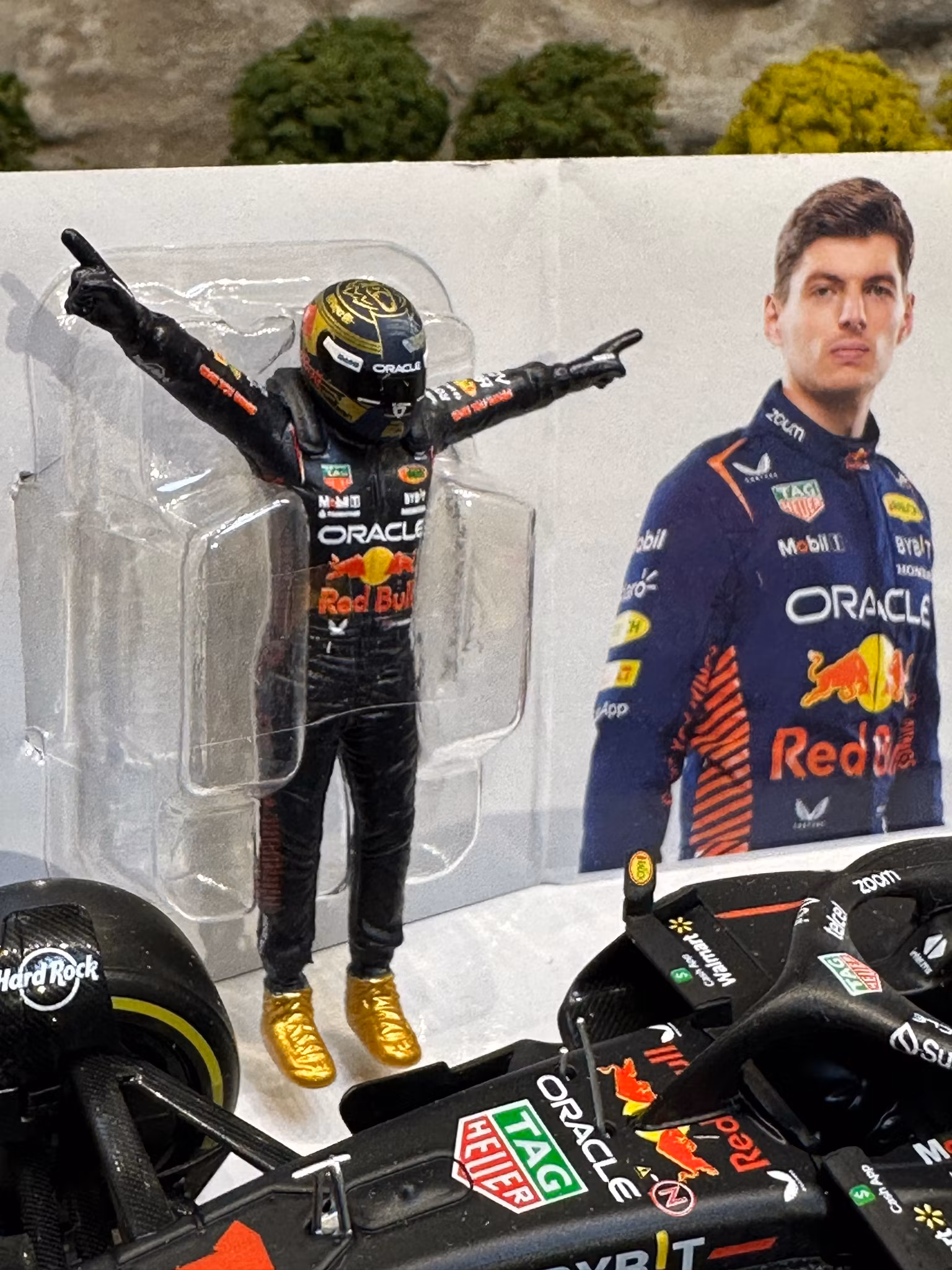 Skala 1/24 Formula 1 Oracle RedBull Racing RB19 w figure M Verstappen fr Bburago