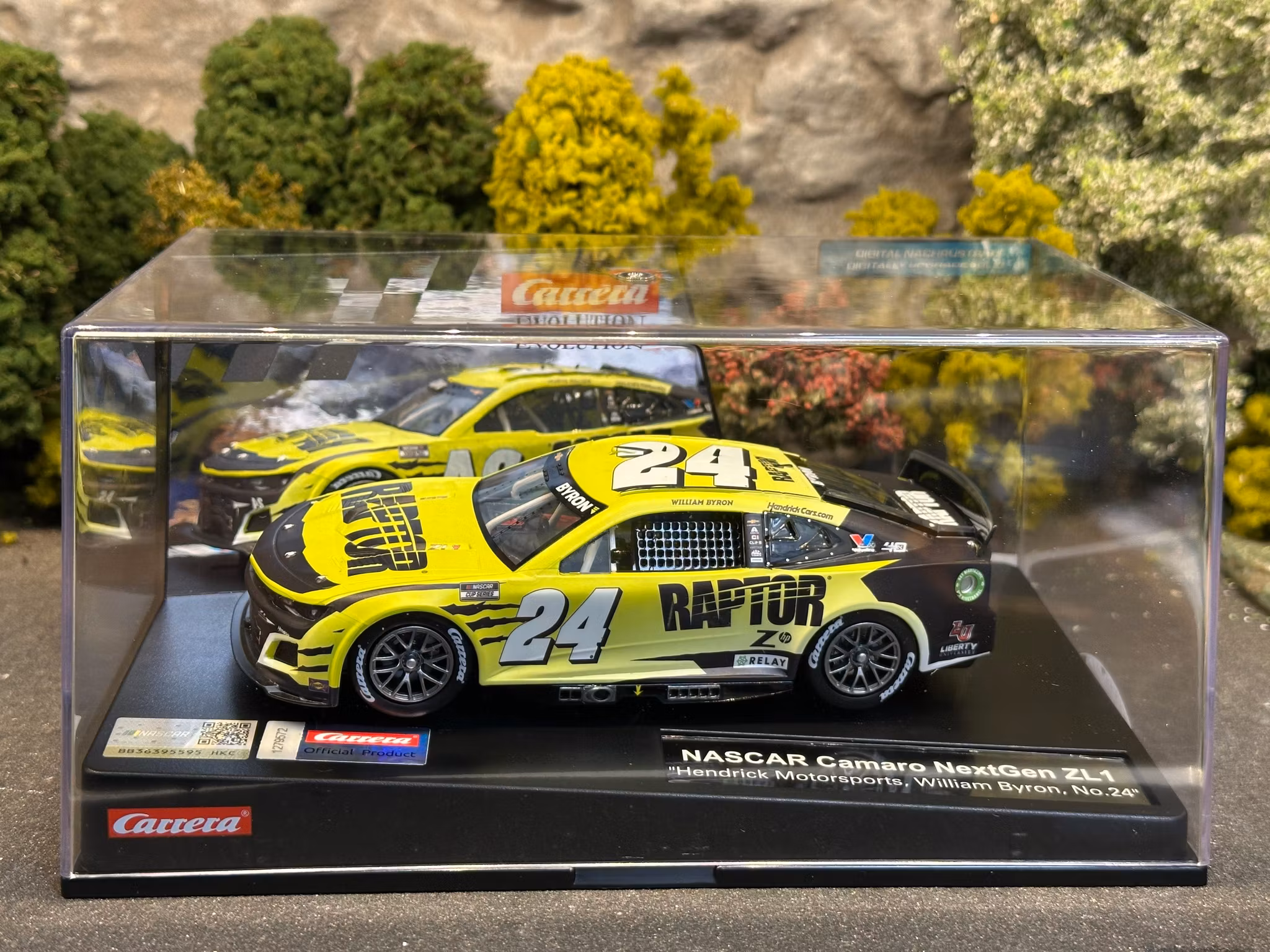 Skala 1/32 Analogue slot car fr Carrera: NASCAR Camaro NextGen ZL1 #24