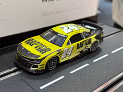 Skala 1/32 Analogue slot car fr Carrera: NASCAR Camaro NextGen ZL1 #24