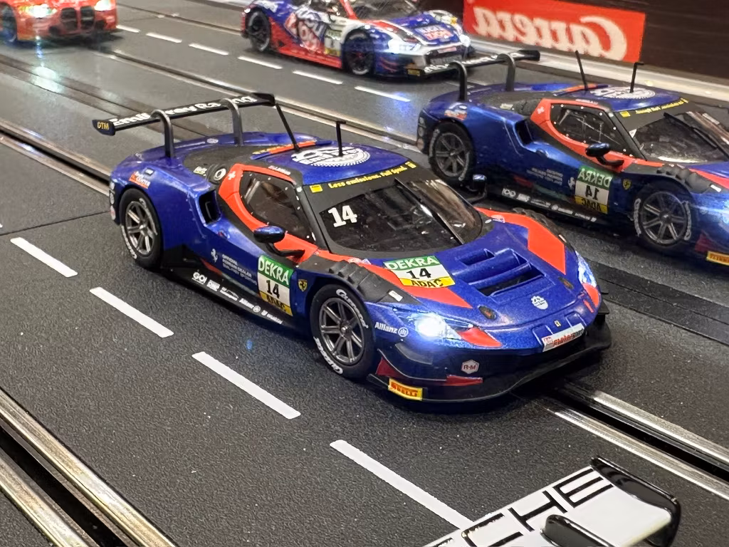 Skala 1/32 Analogue slot car fr Carrera: Ferrari 296 GT3 Emil Frey Racing #14 DTM 2024