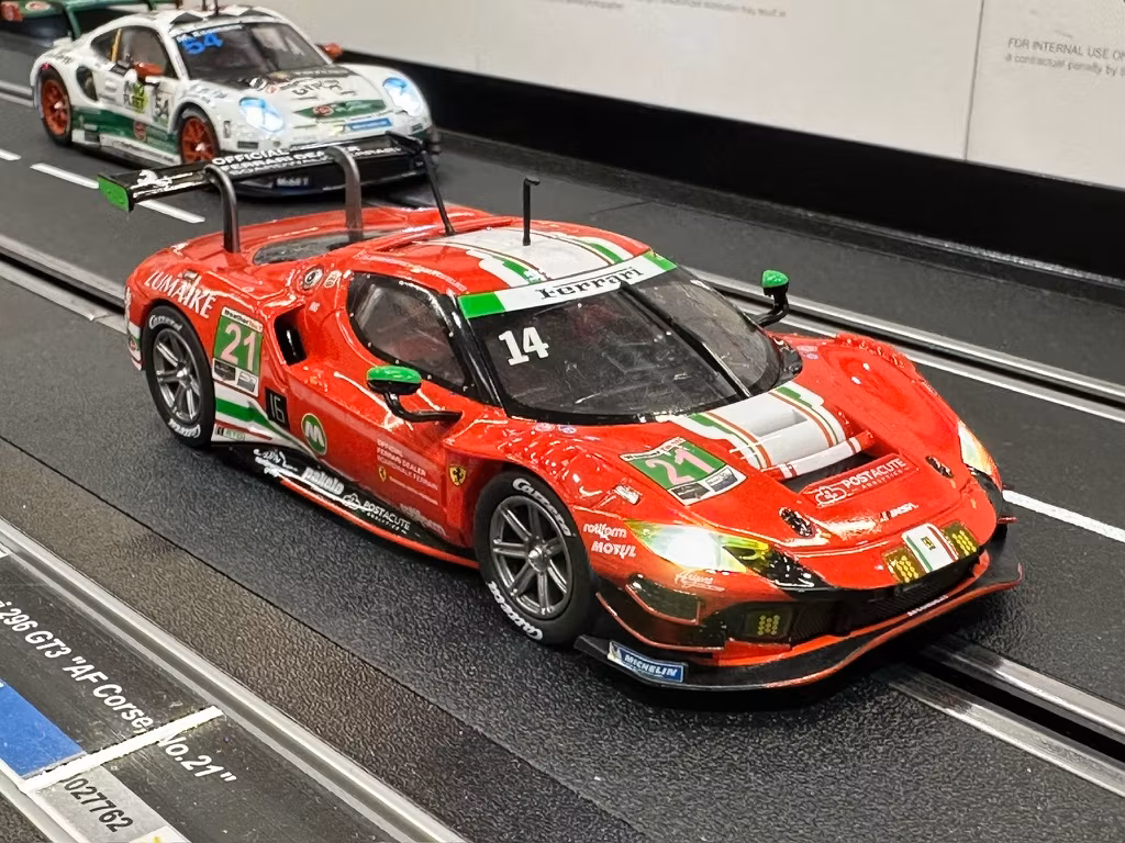 Skala 1/32 Analogue slot car fr Carrera: Ferrari 296 GT3 AF Corse #21