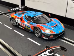 Skala 1/32 Analogue slot car fr Carrera: Ferrari 296 GT3 "Carrera" #6 24H Dubai