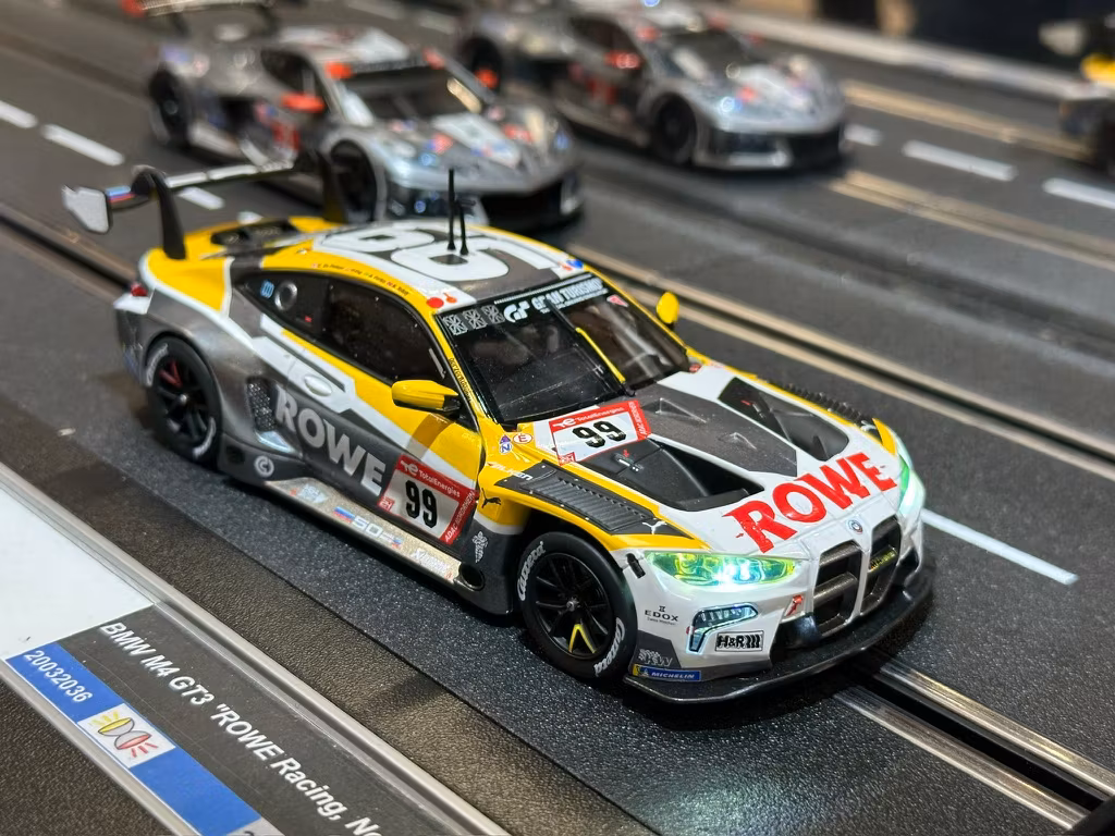 Skala 1/32 Analogue slot car fr Carrera: BMW M4 GT3 ROWE Racing #99