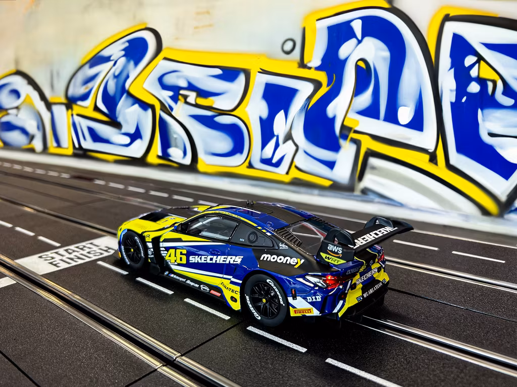 Skala 1/24 Digital/Analog slot car fr Carrera: BMW M4 GT3, Valentino Rossi #46
