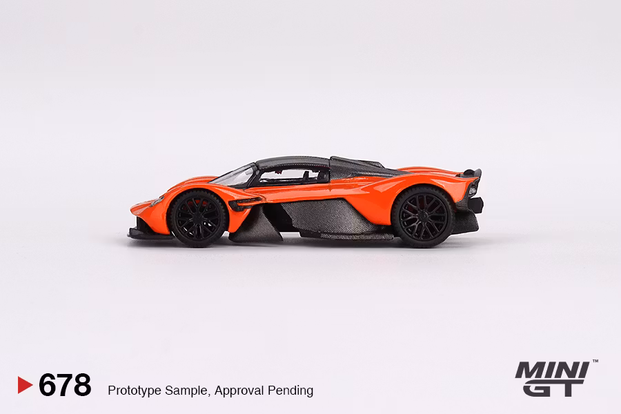 Skala 1/64 Aston Martin Valkyrie Maximum Orange fr MINI GT (678)