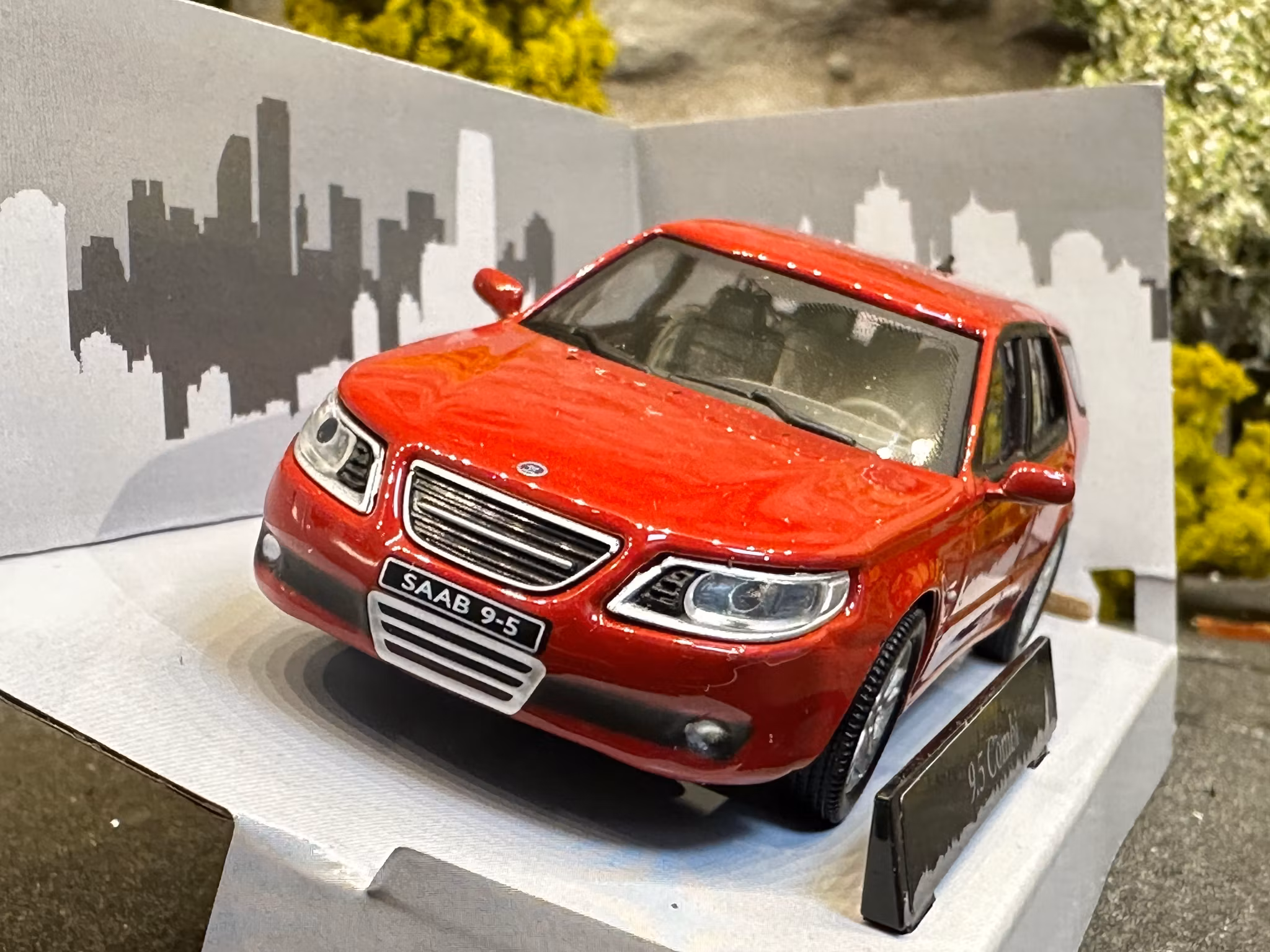 Skala 1/43 - SAAB 9-5 Kombi, Dark red fr Cararama