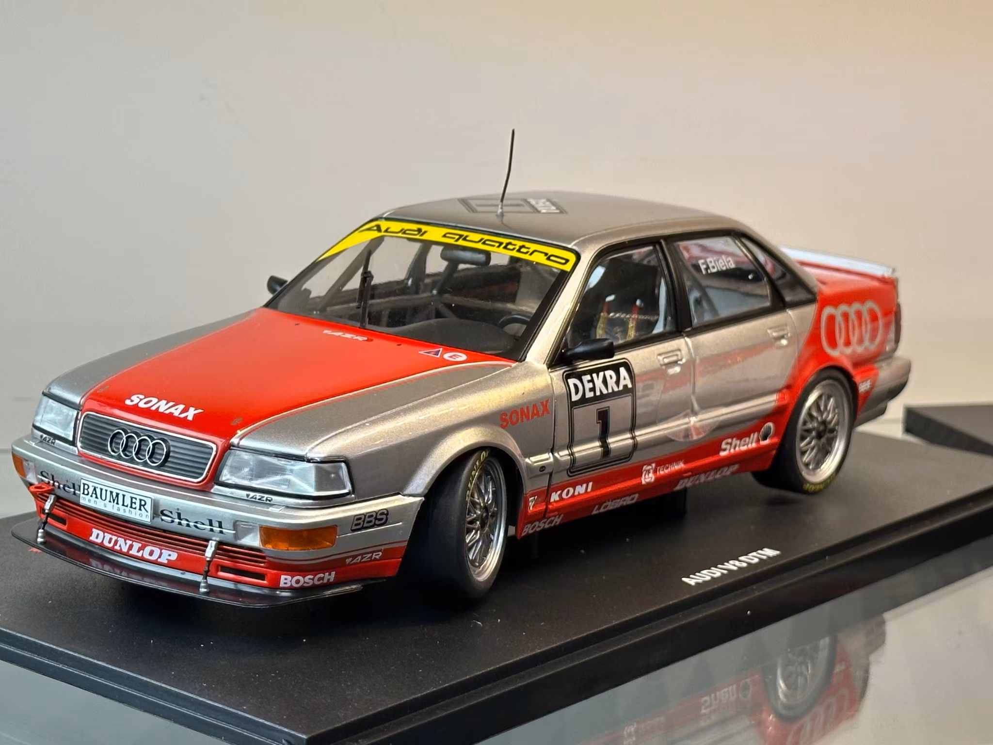Skala 1/18 Audi V8 DTM #1 F.Biela fr WERK83