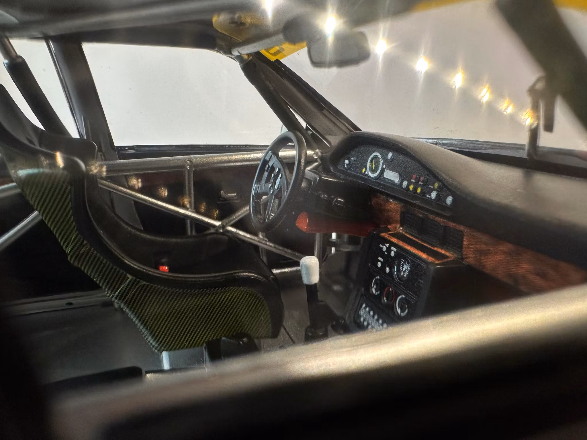 Skala 1/18 Audi V8 DTM #1 F.Biela fr WERK83