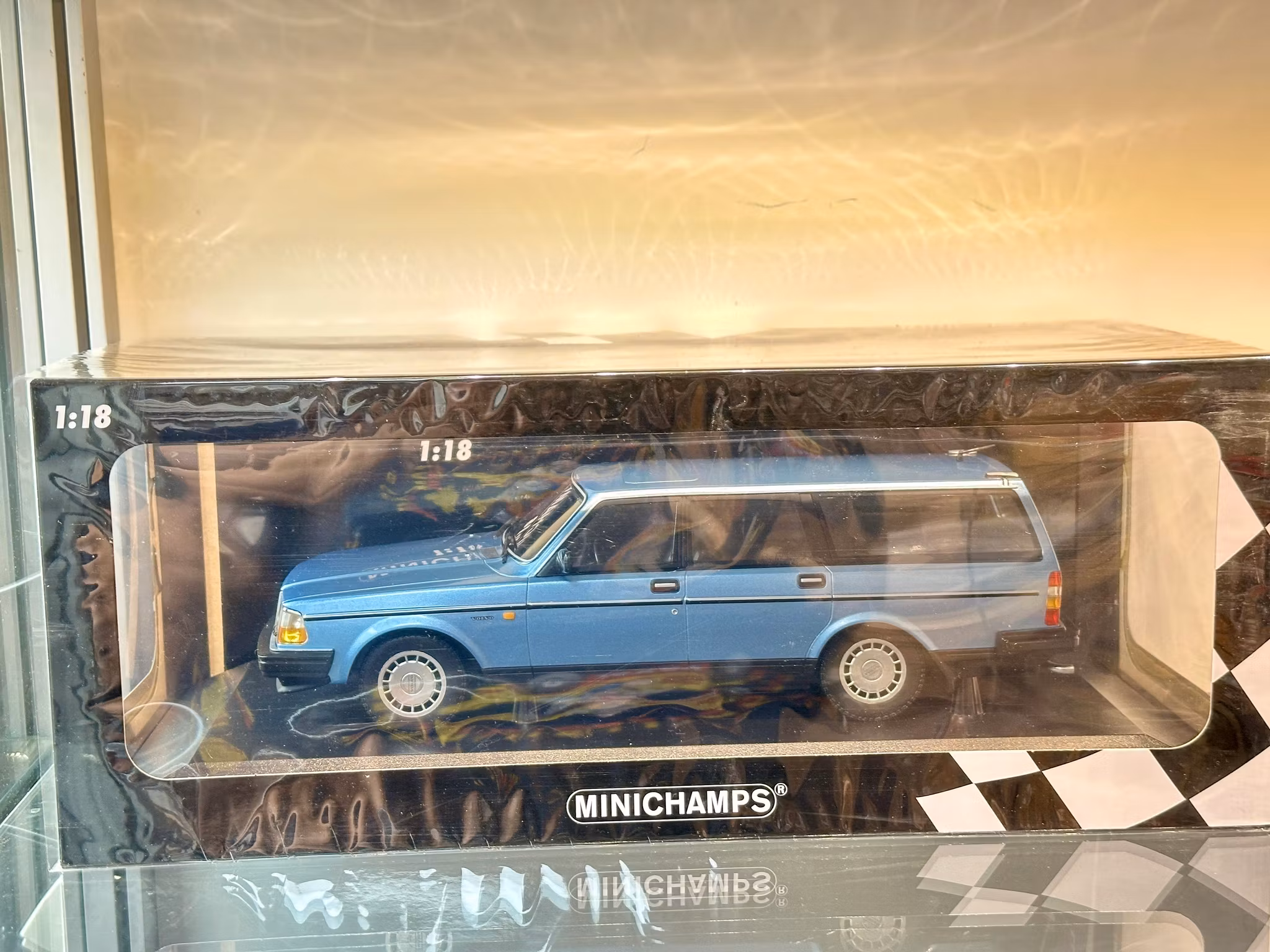 Skala 1/18 Volvo 240 GL Break (245) Blue fr Minichamps 1 of 432 pcs