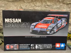 Skala 1/24 Nissan R390 GT1, Plastic building kit fr Tamiya