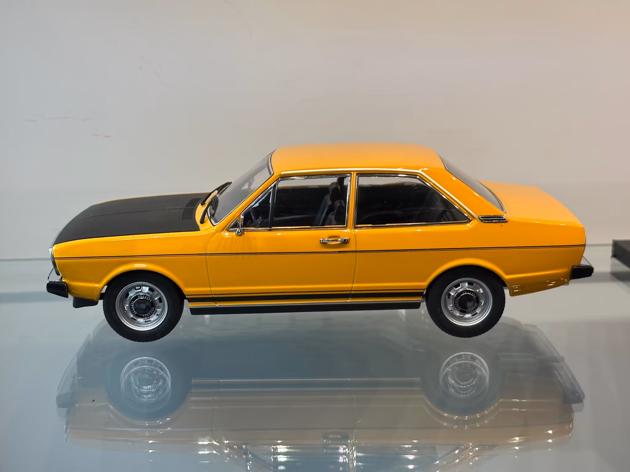 Skala 1/18 Audi 80 GT/E Orange fr KK-scale 1 of 1500 pcs