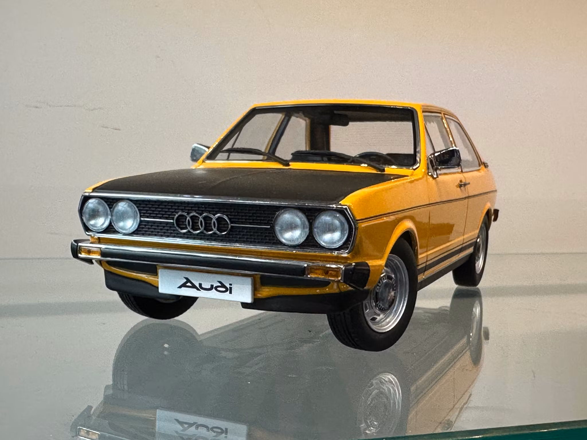 Skala 1/18 Audi 80 GT/E Orange fr KK-scale 1 of 1500 pcs