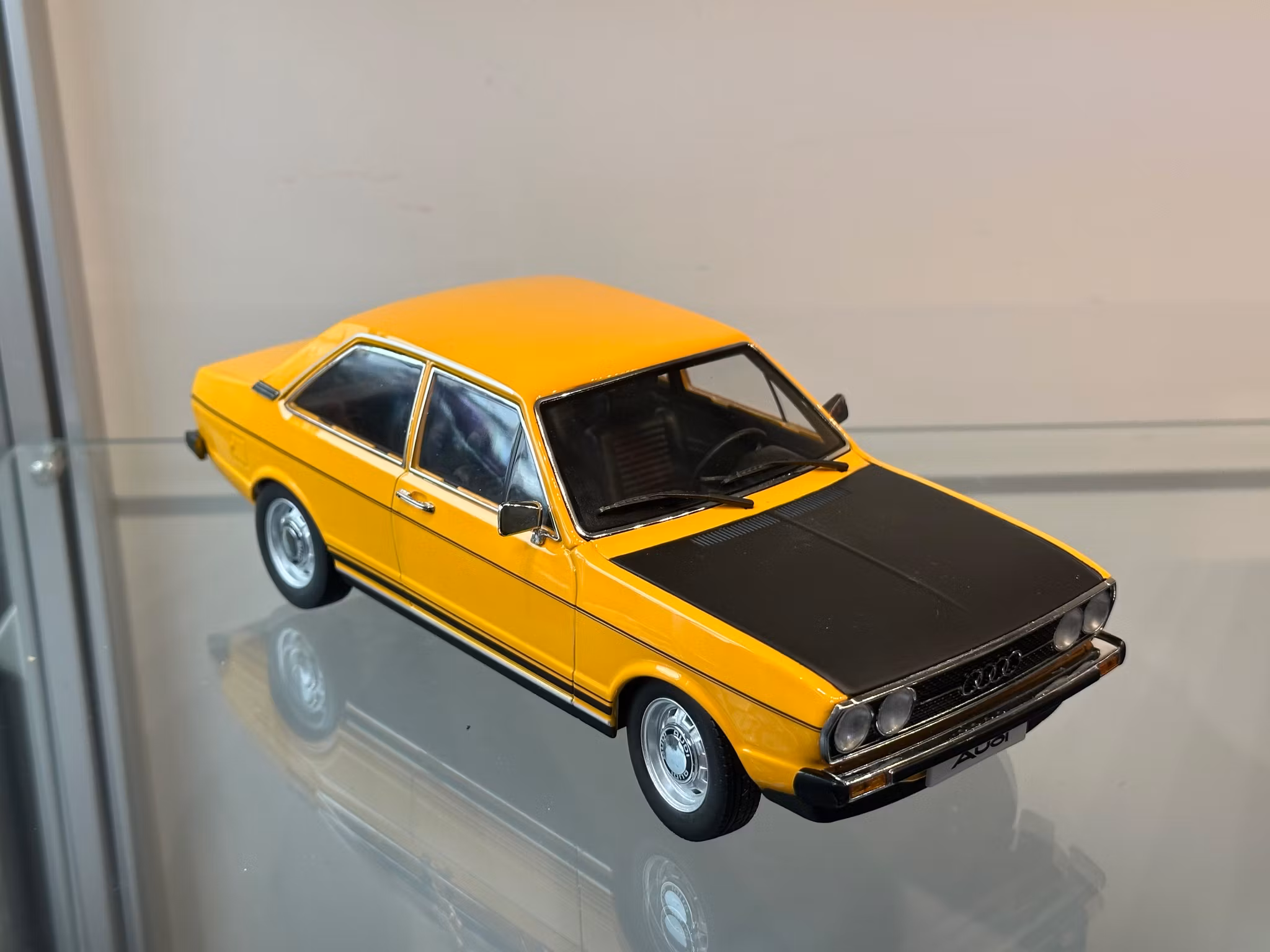 Skala 1/18 Audi 80 GT/E Orange fr KK-scale 1 of 1500 pcs