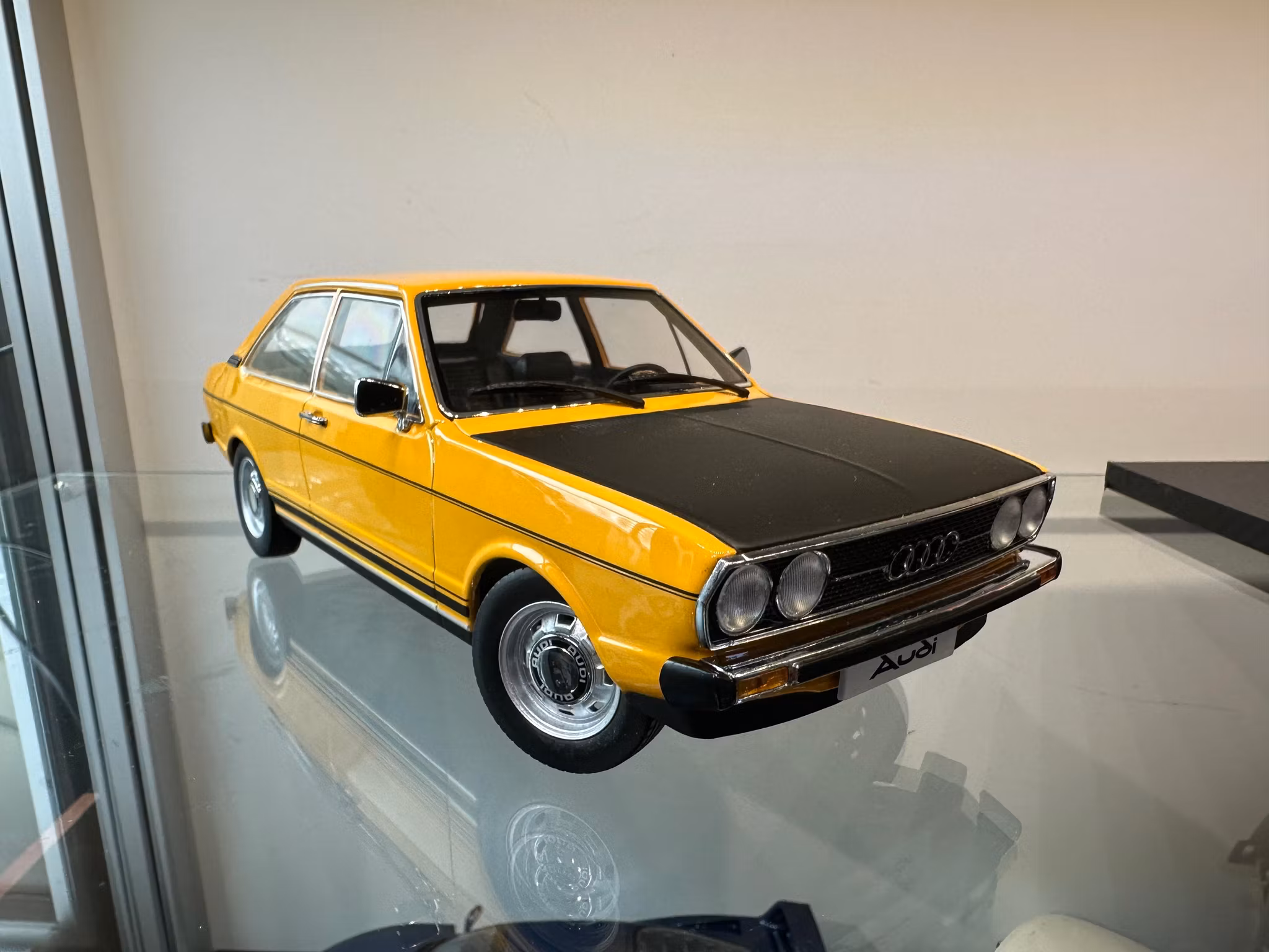Skala 1/18 Audi 80 GT/E Orange fr KK-scale 1 of 1500 pcs