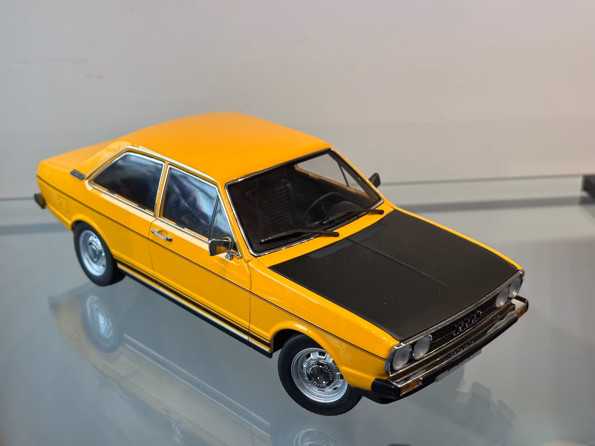Skala 1/18 Audi 80 GT/E Orange fr KK-scale 1 of 1500 pcs