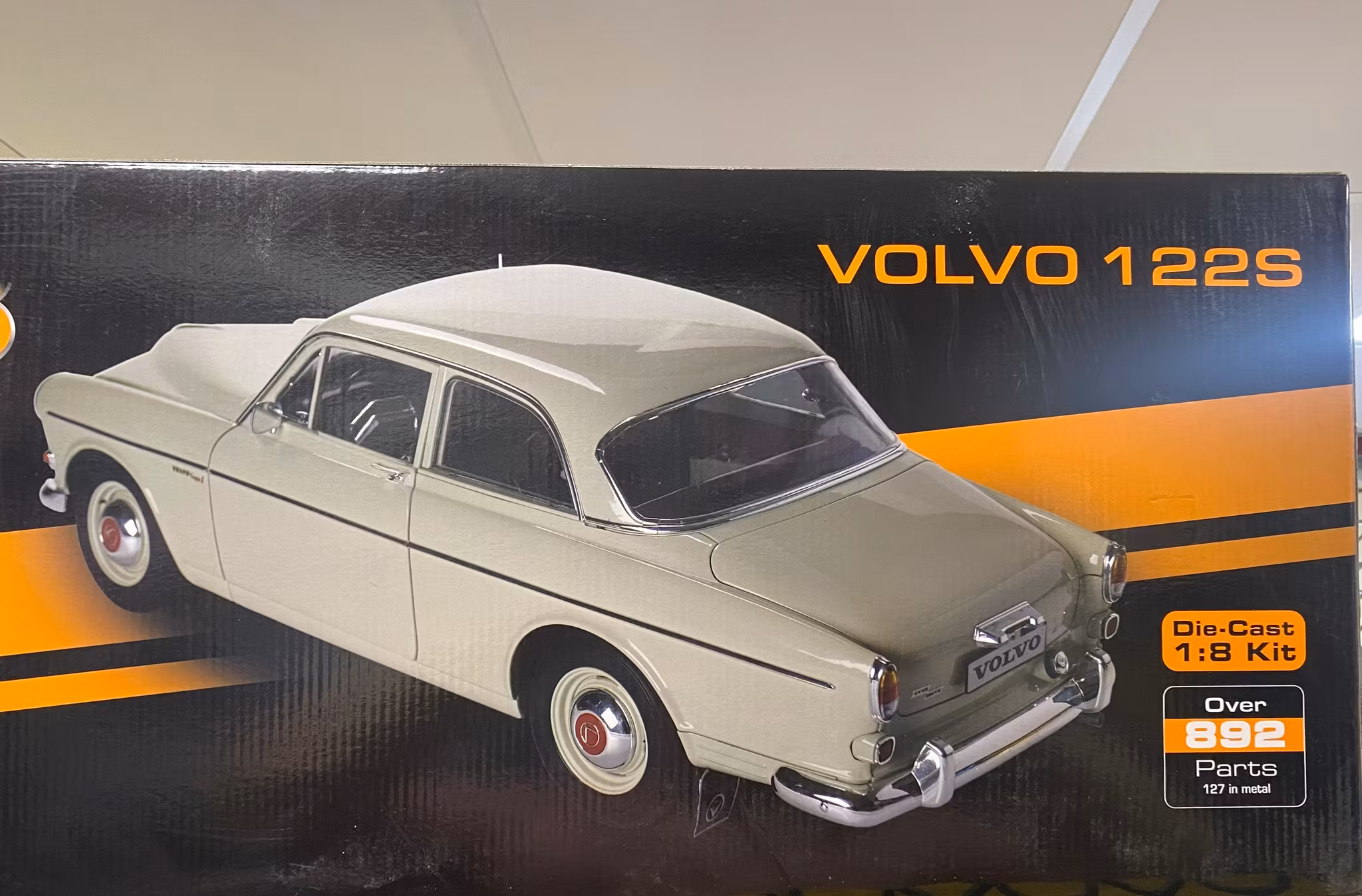Skala 1/8 Volvo 122S Amazon in metal, w light, etc. fr Ixo Collections - Diamant8