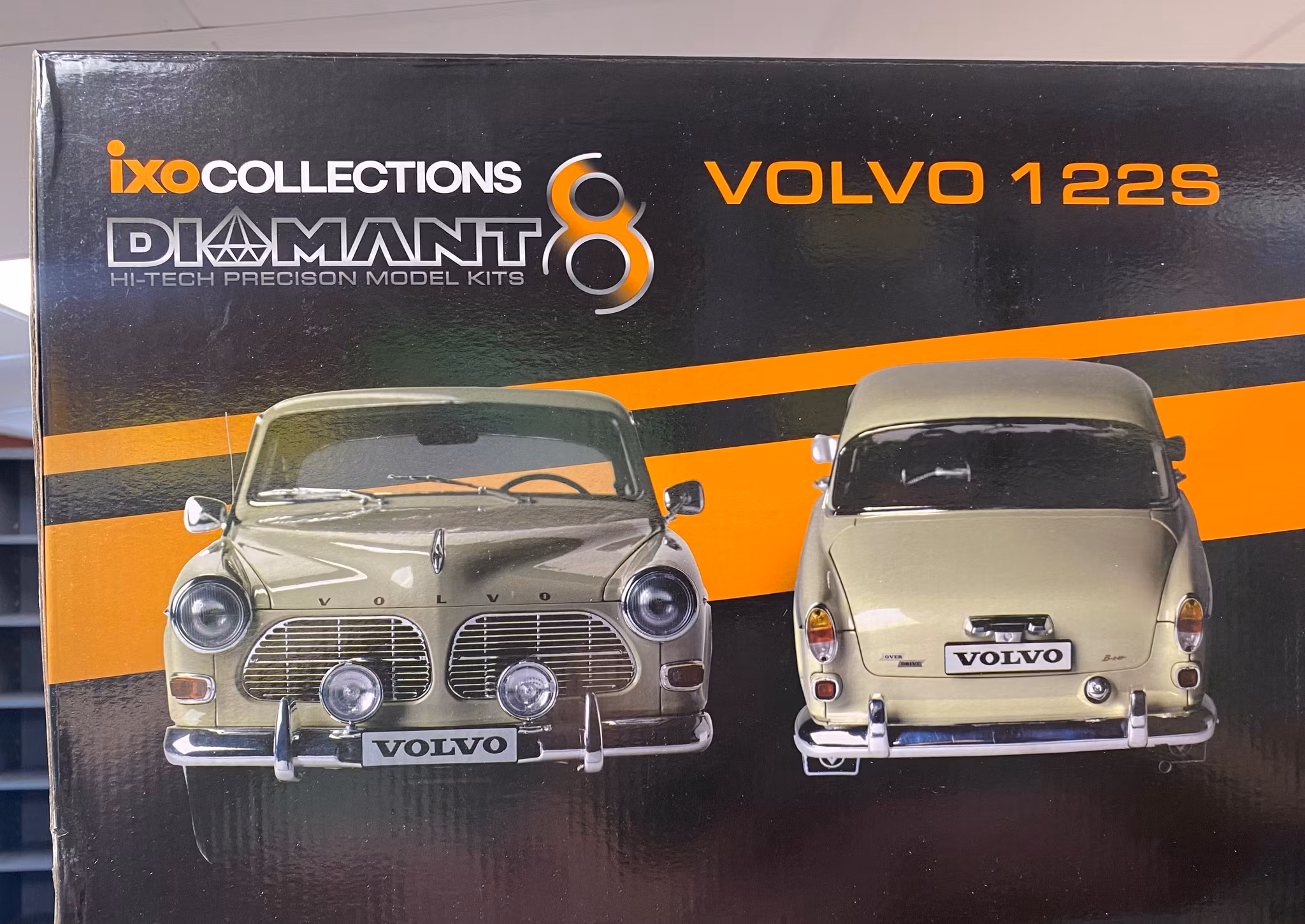 Skala 1/8 Volvo 122S Amazon in metal, w light, etc. fr Ixo Collections - Diamant8