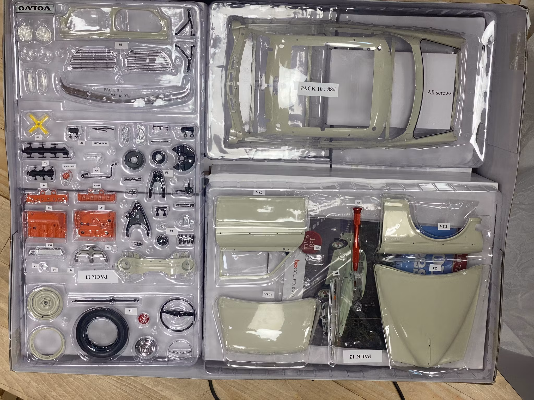 Skala 1/8 Volvo 122S Amazon in metal, w light, etc. fr Ixo Collections - Diamant8