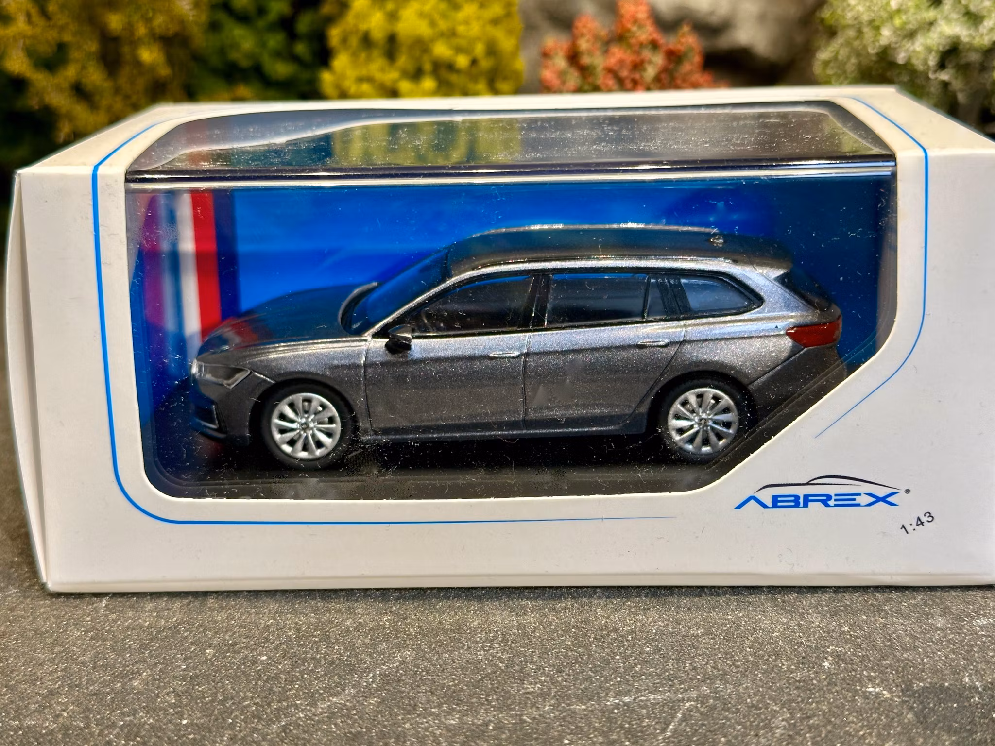 Skala 1/43 Škoda Superb IV Combi 2023' Grafite gray, fr Abrex