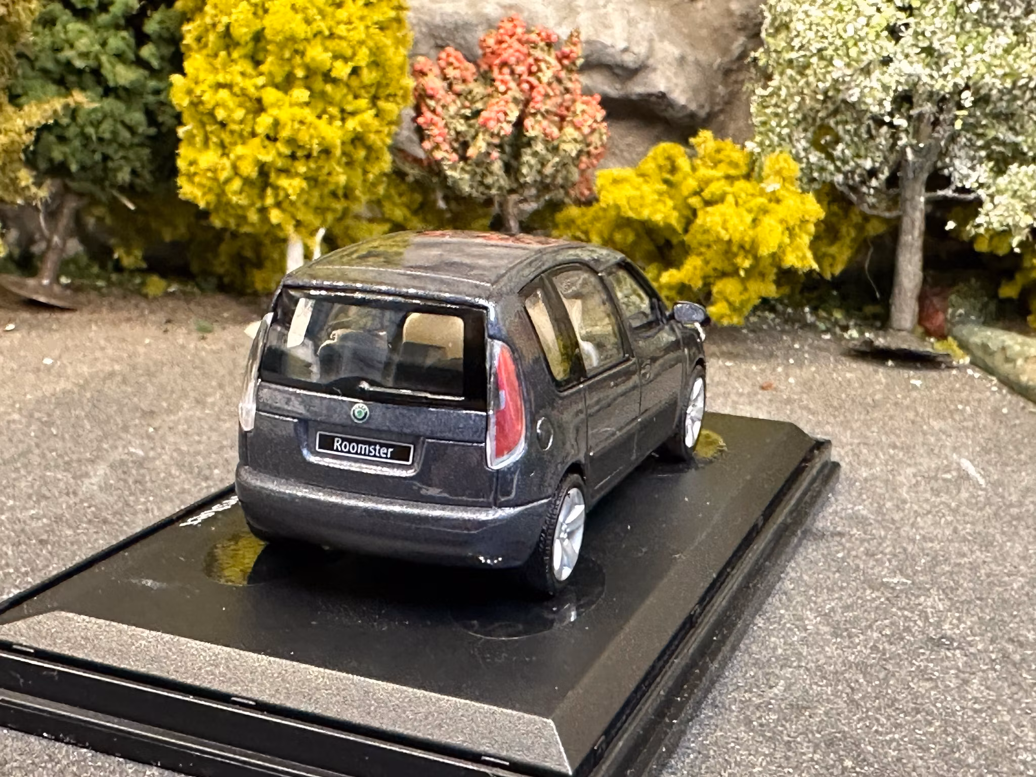 Skala 1/43 Škoda Roomster, Dark grey fr Abrex