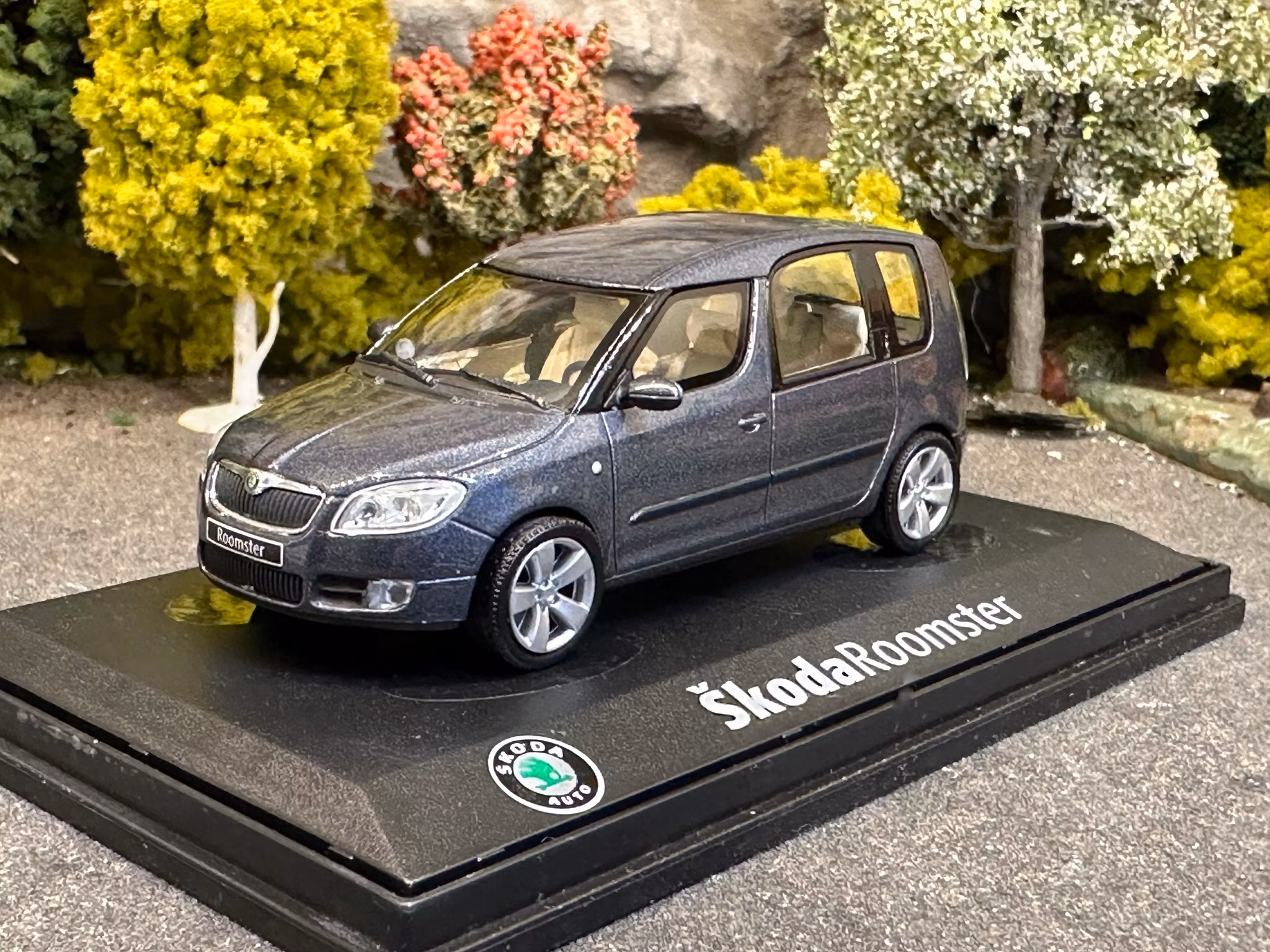 Skala 1/43 Škoda Roomster, Dark grey fr Abrex