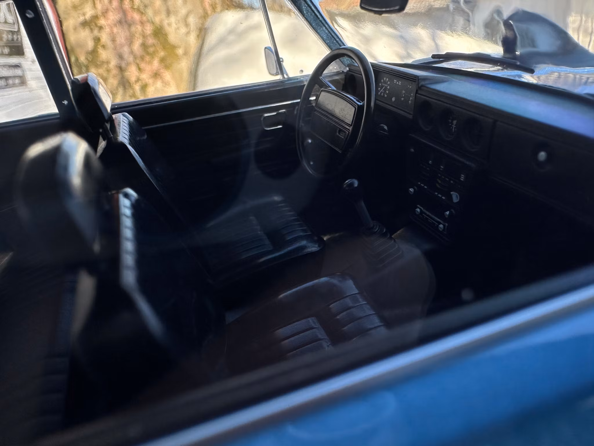 Skala 1/18 Volvo 142, blå, 1973 fr MCG/Model Car Group