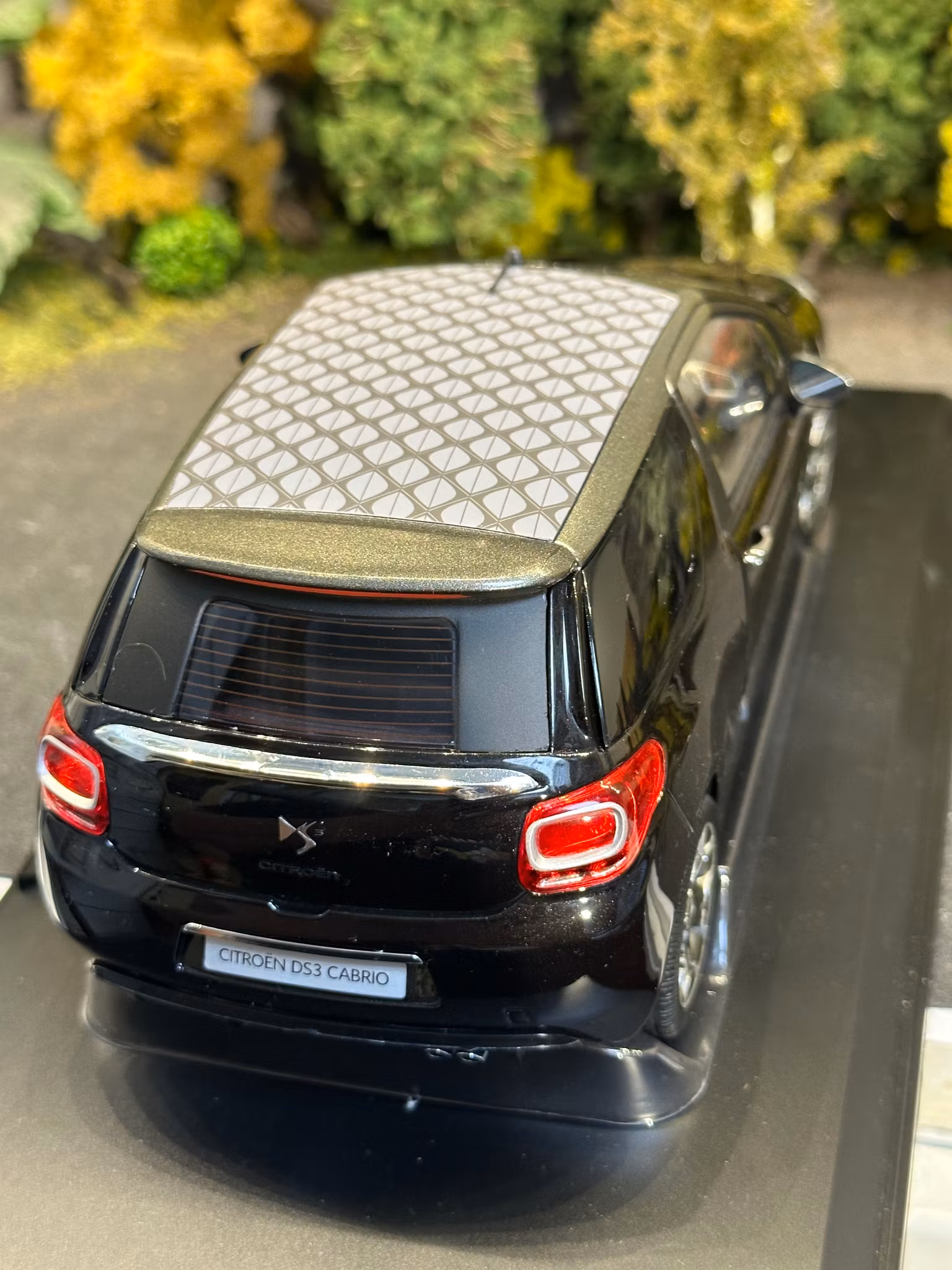 Skala 1/18 Citroen DS3 Cabrio fr Norev
