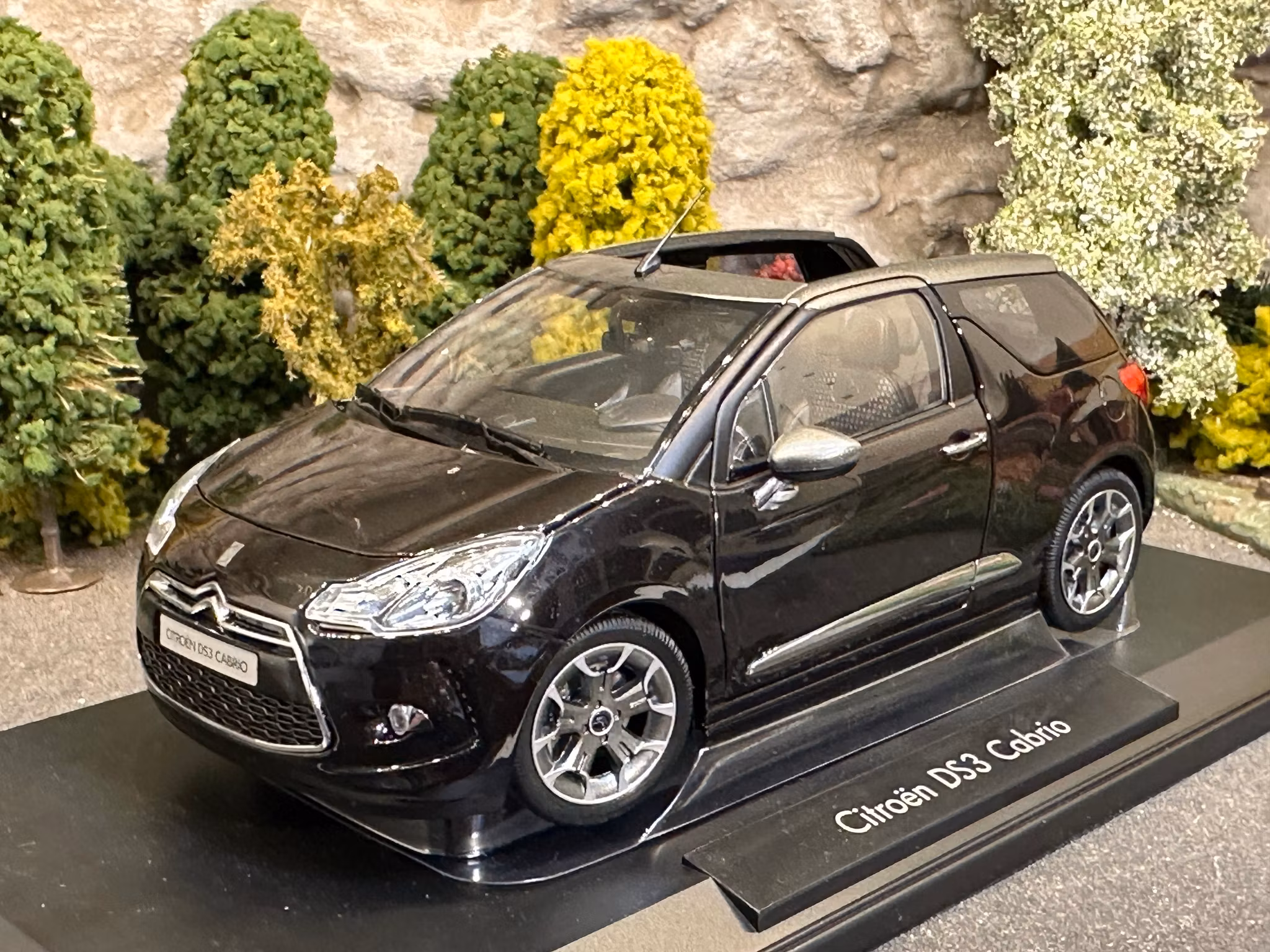 Skala 1/18 Citroen DS3 Cabrio fr Norev