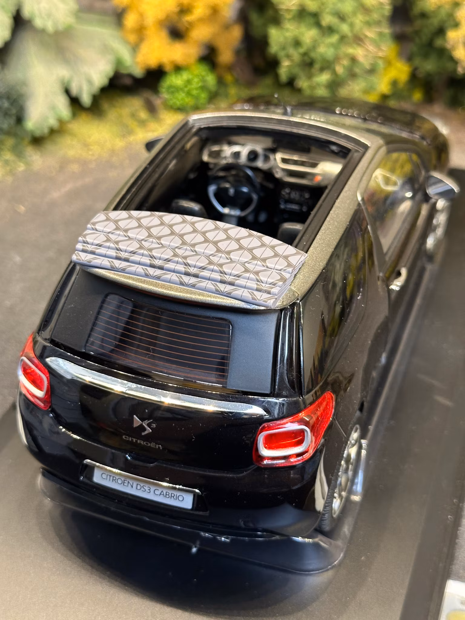 Skala 1/18 Citroen DS3 Cabrio fr Norev