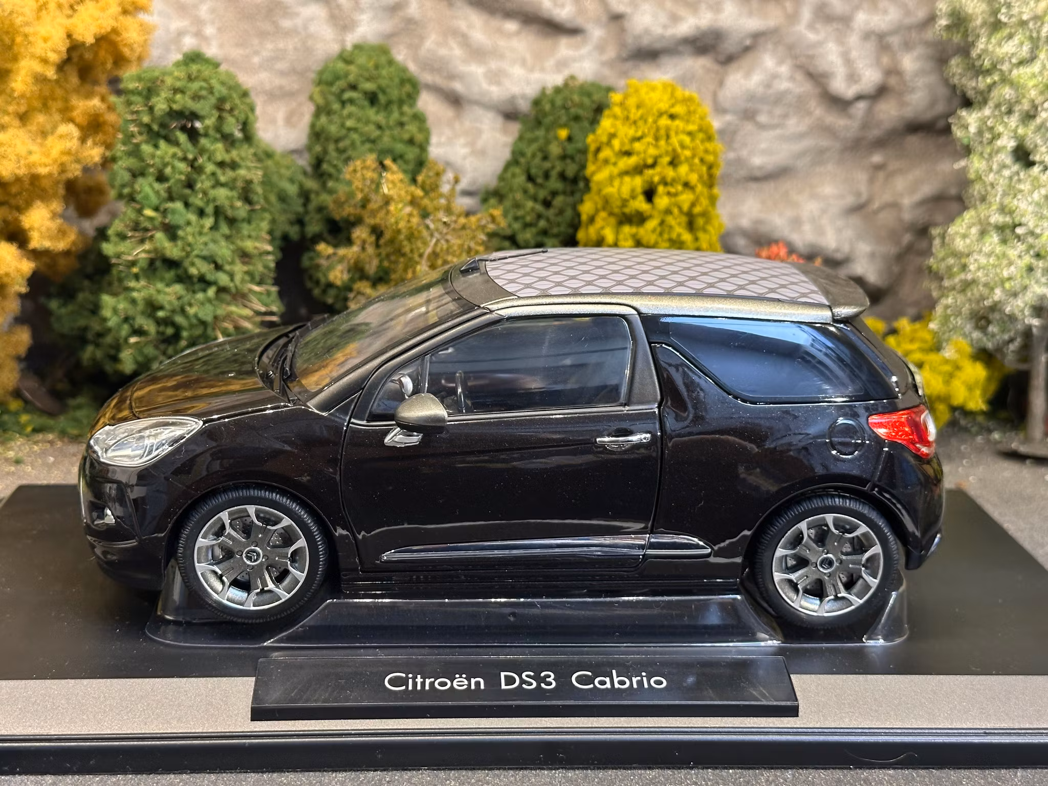 Skala 1/18 Citroen DS3 Cabrio fr Norev